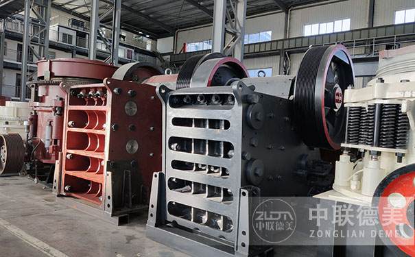 立式板錘制砂機(jī)